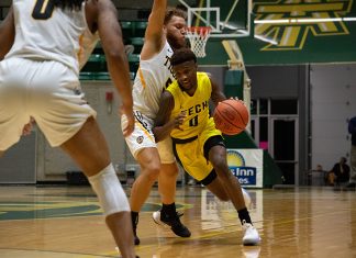 Wonder Boys Fall in Basketball Season Opener