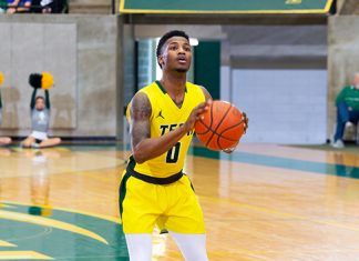 Wonder Boys Stay on a Roll With 79-74 Victory