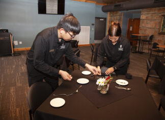 Williamson Hall Fall Dinner Series Continues Thursday Hospitality Students Setting Table Fall 2022